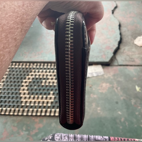 COACH  Brown Zip around wallet - Picture 4 of 10